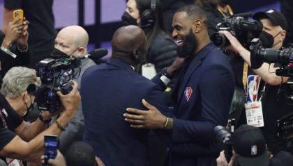 开云体育入口-GOAT？雷迪克：詹姆斯和乔丹是历史上最伟大的两个球员！